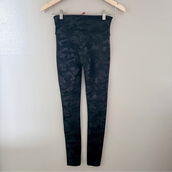 SPANX Black Camouflage Leggings - Picture 3 of 7